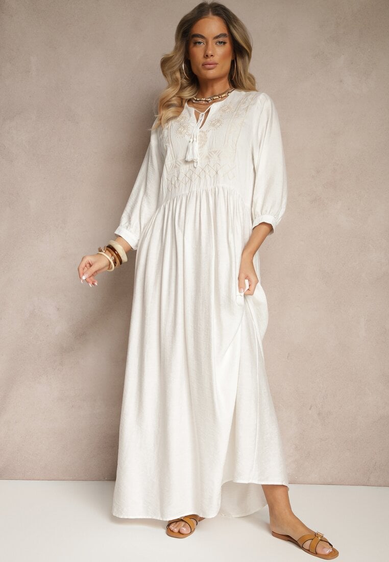 Biała Sukienka z Wiskozy Ozdobiona Haftem Galionetia