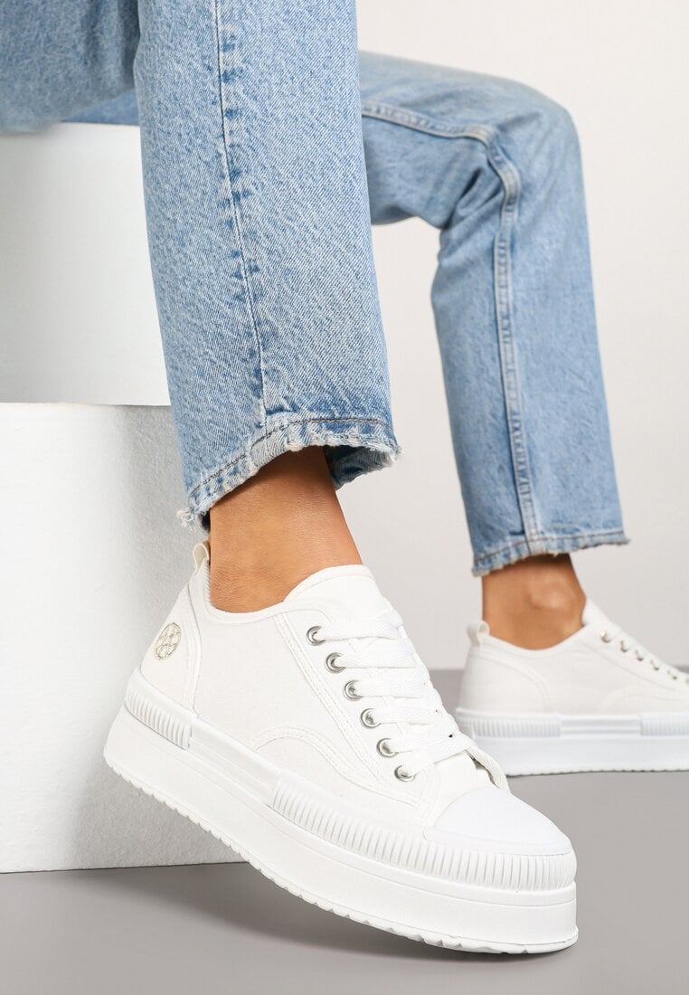Białe Trampki na Platformie z Metaliczną Ozdobą Afleeria