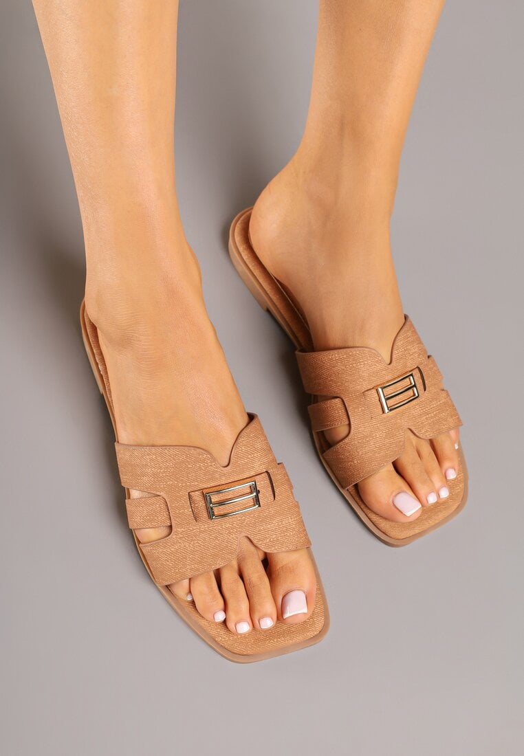 Brązowe Klapki na Płaskiej Podeszwie z Elegancką Aplikacją Ellidella