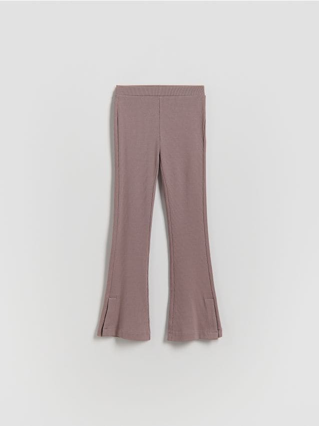 Reserved - Prążkowane legginsy flared - fioletowy