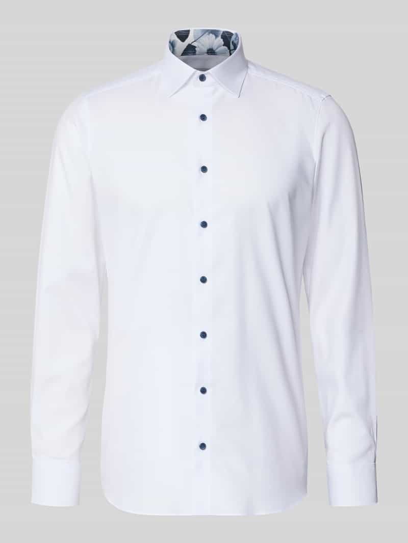 Koszula casualowa o kroju slim fit z kołnierzykiem typu kent