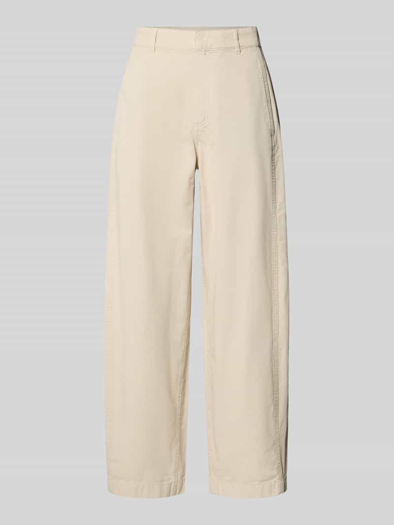 Chinosy o kroju barrel fit z kieszeniami z tyłu