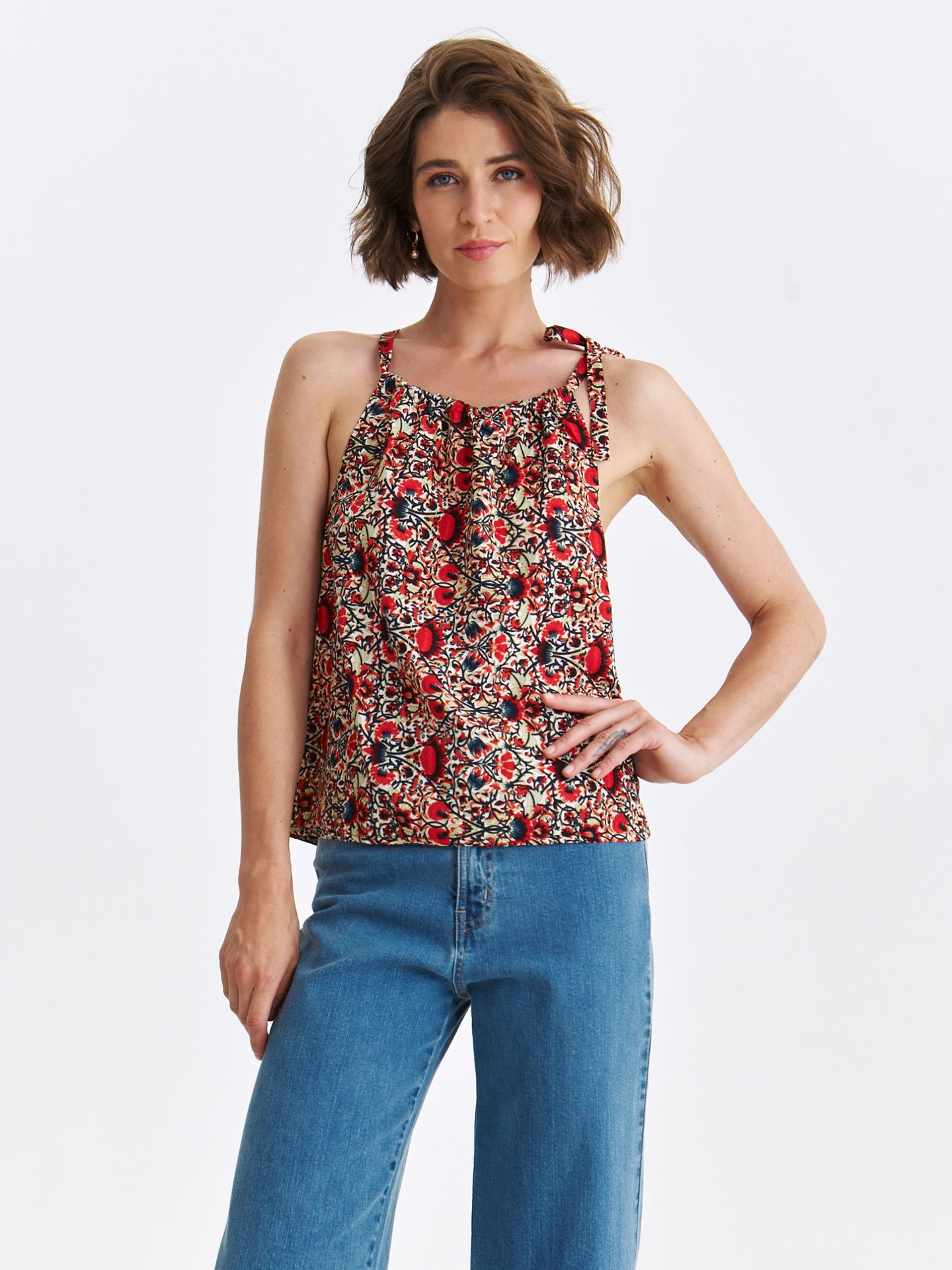 Bluzka damska bluzka bez rękawów biała - SBW0728BI o luźnym kroju, bez rękawów, na ramiączkach - TOP SECRET - Odzieżowy sklep internetowy TOP SECRET