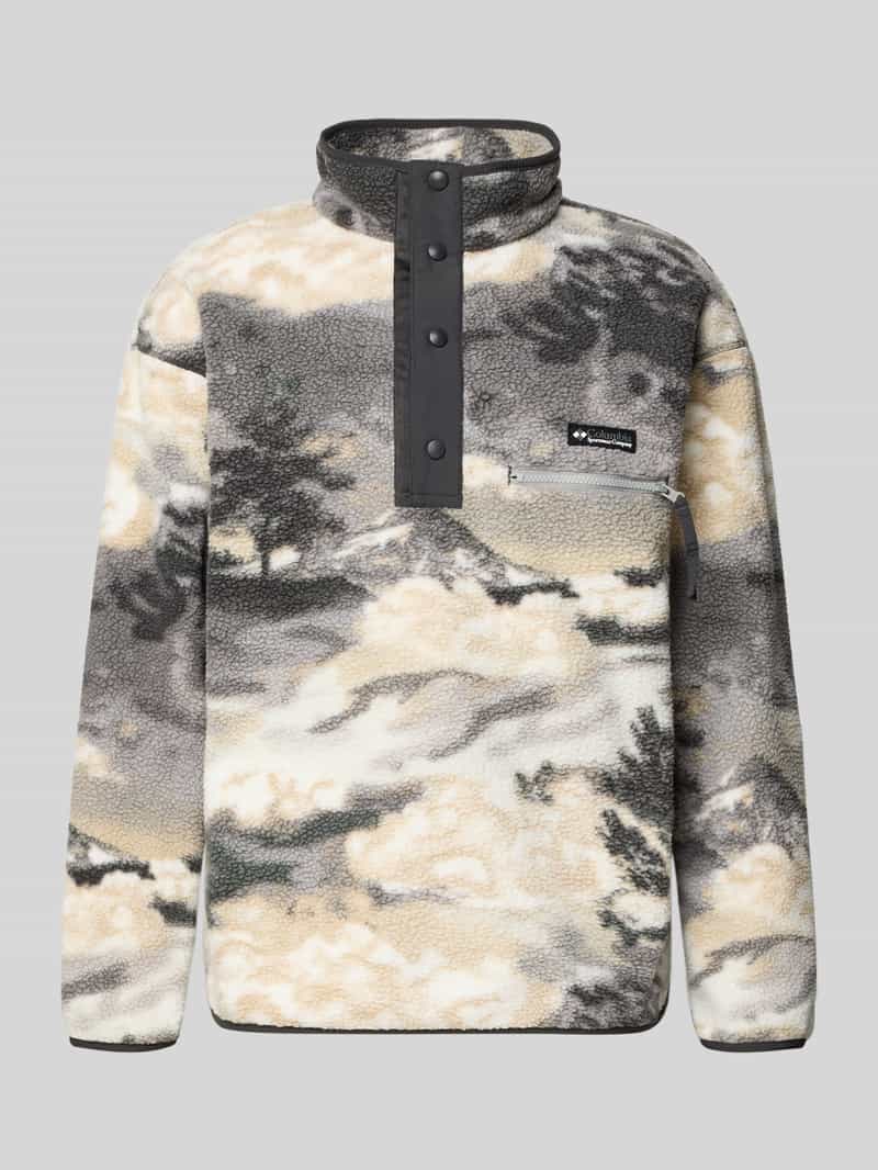 Sweter o kroju regular fit z naszywką z logo