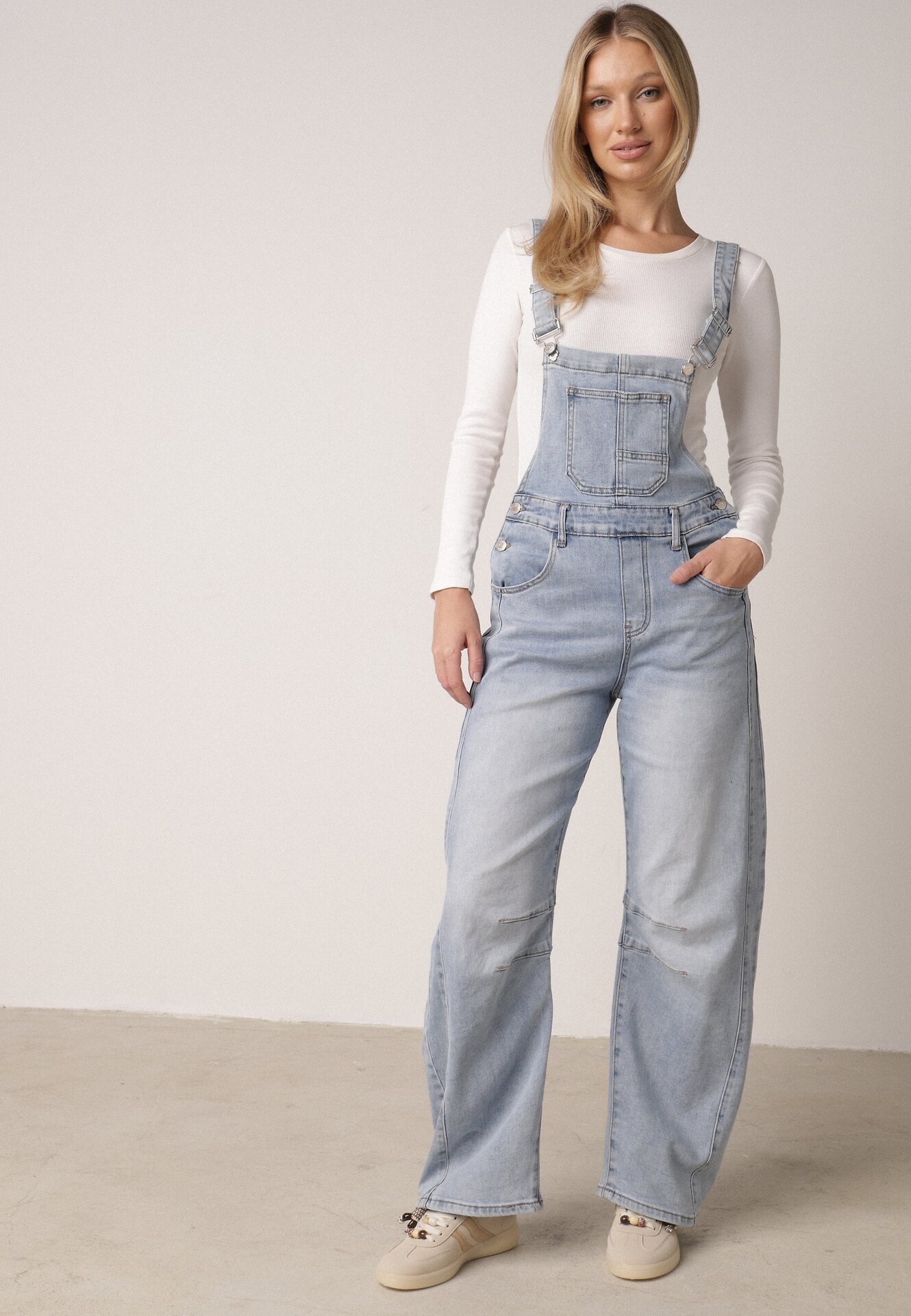 Niebieskie Jeansy Ogrodniczki z Bawełną o Kroju Balloon Rivaras