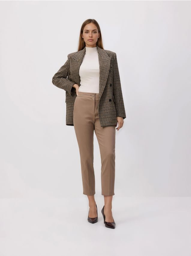 Reserved - Spodnie w kant z bawełną - brązowy