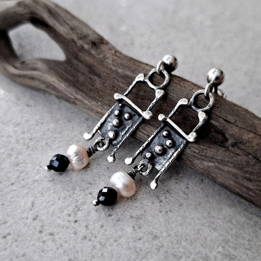 Lunary srebrne kolczyki ze spinelem i perłą