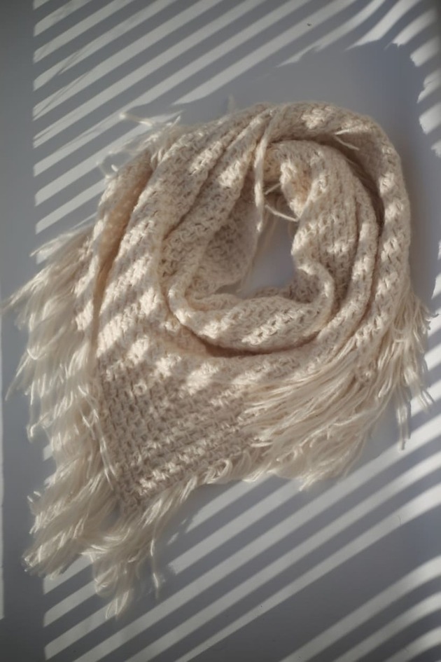 Delikatna chusta handmade COSY kremowa ecru