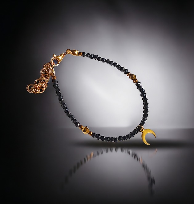 Ochronna bransoletka : lunula & czarny turmalin w pudełku jubilerskim