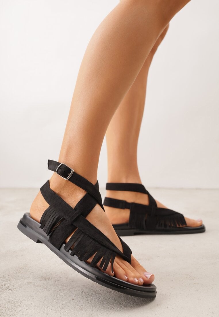 Czarne Sandały Typu Rzymianki Ozdobione Frędzlami Casasos