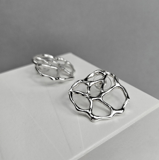 Ażurowe organiczne kolczyki srebrne koła SMUGI