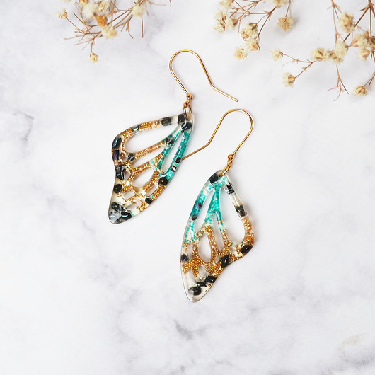 Kolczyki pozłacane Z ŻYWICY skrzydła motyla