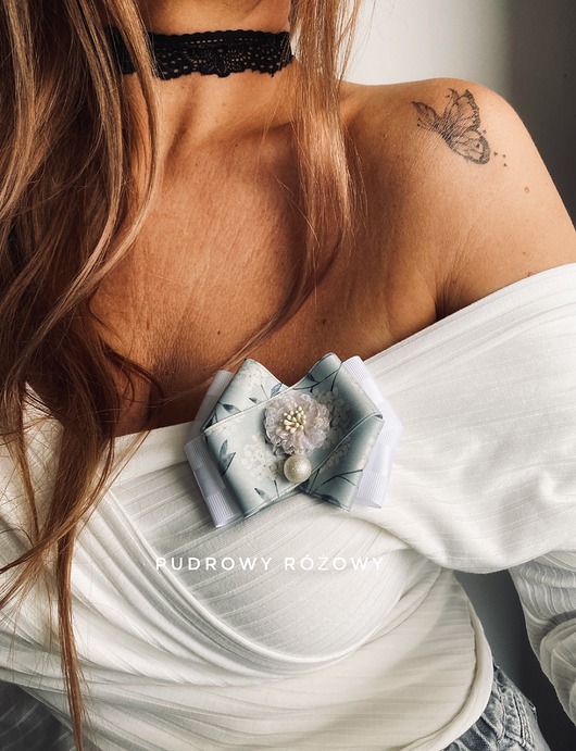 Brosza z kolekcji SOFT z satynowymi wstążkami kwiatowymi New