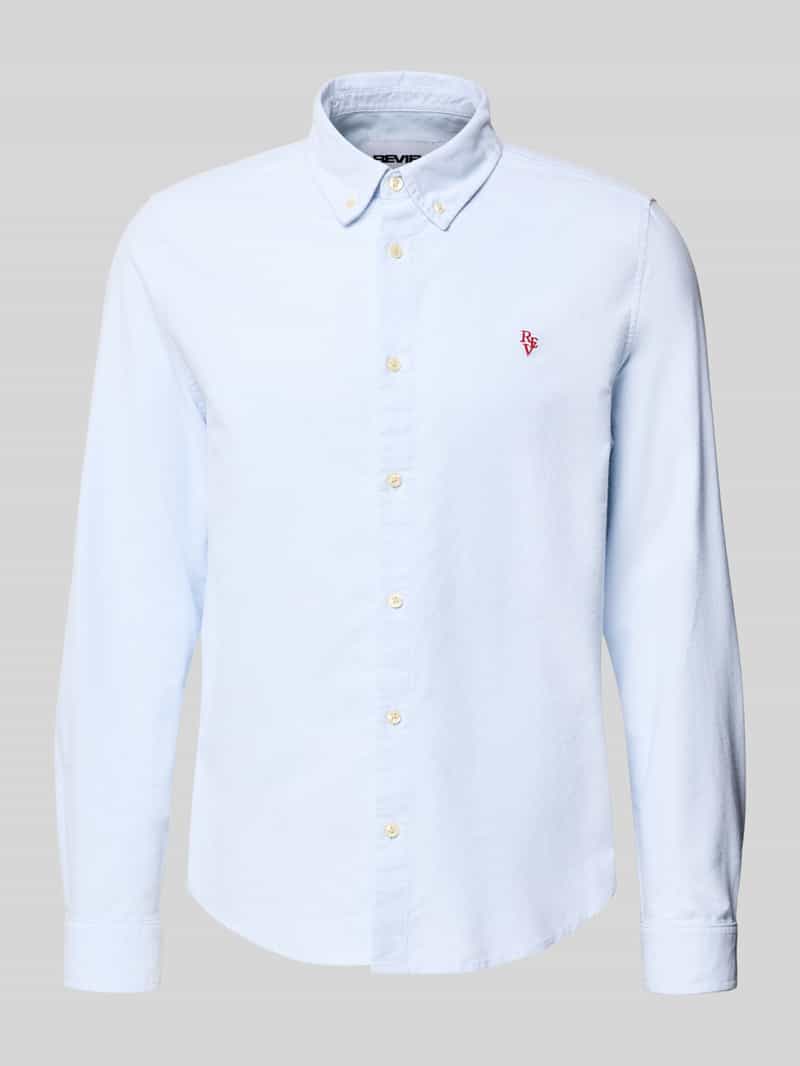 Koszula casualowa o kroju regular fit z kołnierzykiem typu button down i haftem