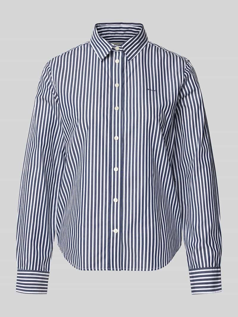 Bluzka o kroju regular fit ze wzorem w paski i wyhaftowanym logo