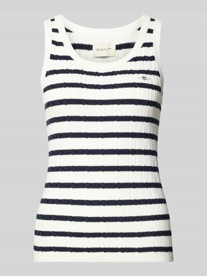 Top z dzianiny z prążkowaniem i wyhaftowanym logo