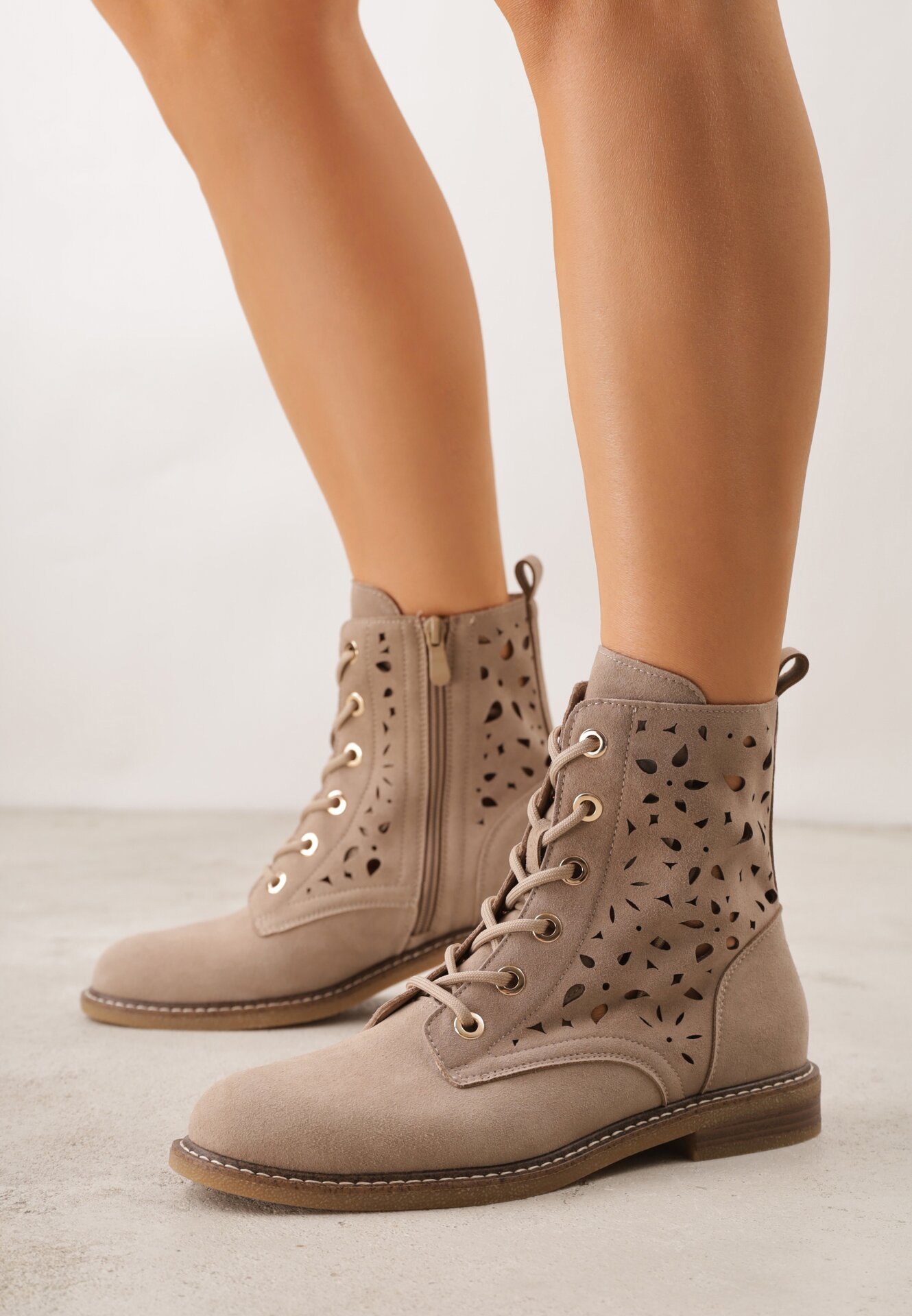 Ciemnobeżowe Ażurowe Botki Skórzane Adeis