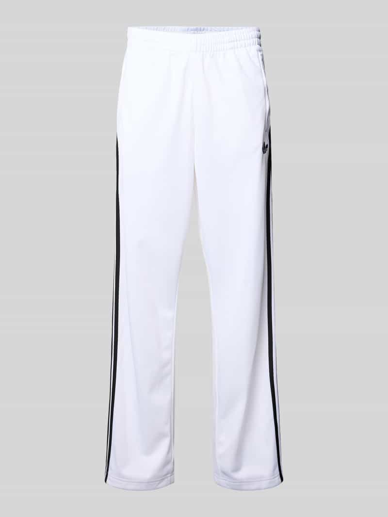 Spodnie dresowe o kroju regular fit z nadrukiem z logo