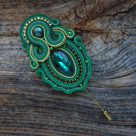 Zelona broszka soutache