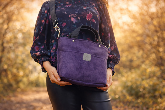 Mała torebka z kieszeniami z Fioletowego Zamszu