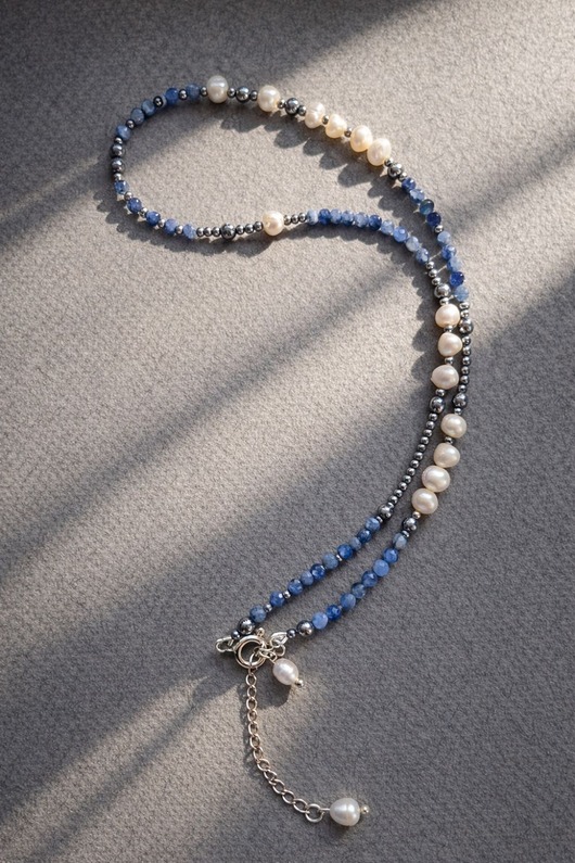 Srebrny naszyjnik Cool Blue z szafirów, pereł i srebrnych hematytów 47 cm