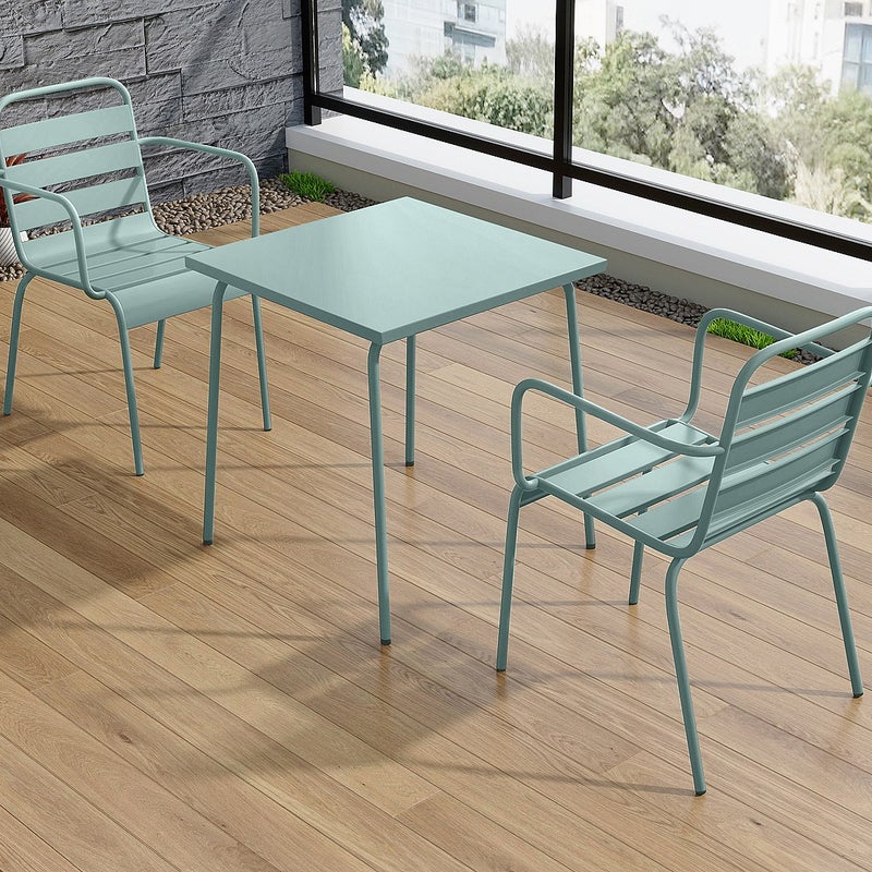Metalowy zestaw mebli ogrodowych - stół o dł. 70 cm i 2 sztaplowane fotele - Migdałowa zieleń - MIRMANDE od MYLIA
