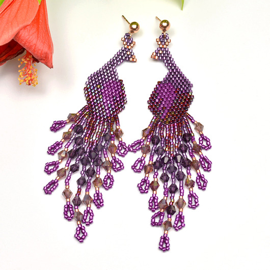 Pawie fioletowe I, kolczyki z frędzlami, beading