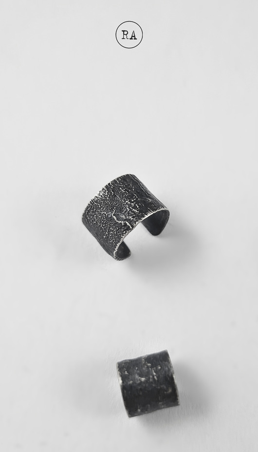 Nausznica na środek ucha srebro CARBON