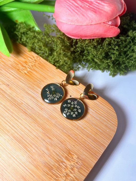 Kolczyki wiszące z kwiatami butelkowa zieleń