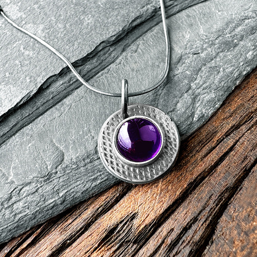 Srebrny wisiorek industrialny z kamieniem naturalnym, ametyst