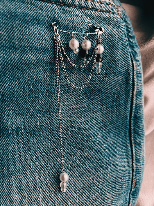 Broszka na agrafce Punkt Zaczepienia- biżuteria artystyczna handmade