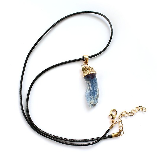 Surowy kyanit z ametystem wisior