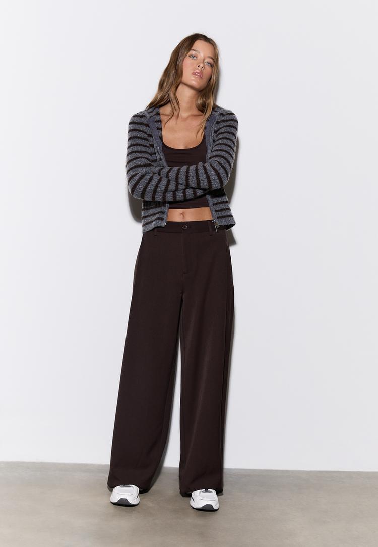 Stradivarius Eleganckie spodnie barrel z zaszewkami Brązowy 42