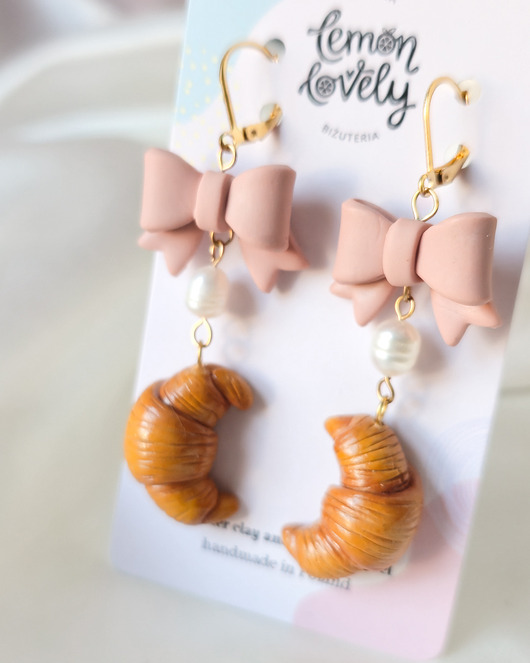 Romantyczne kolczyki z kokardkami i rogalikami