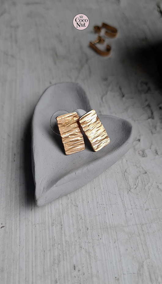 Kolczyki TAYGA złocone sztyfty proste młotkowane