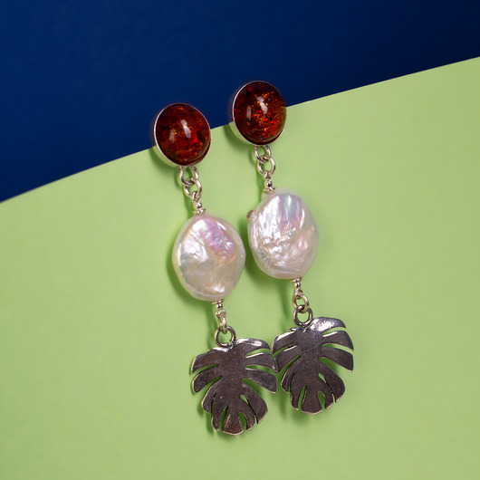 Kolczyki srebrne wiszące bursztyn koniakowy i perła