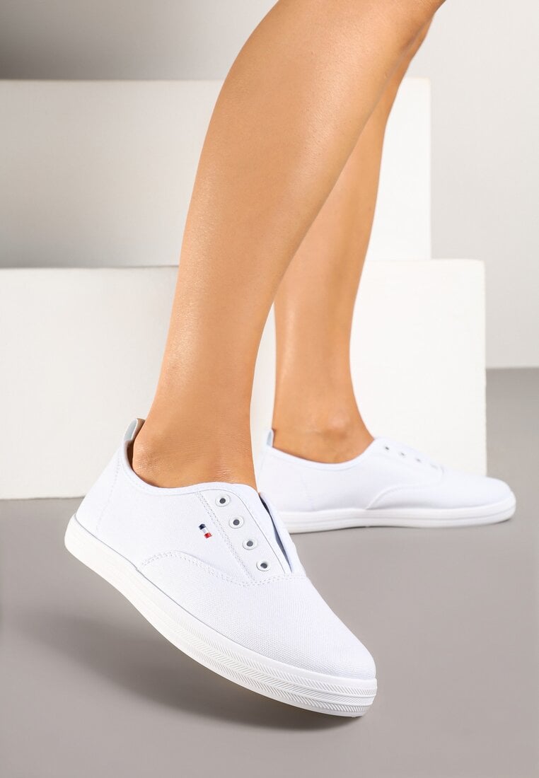 Białe Wsuwane Tenisówki w Casualowym Stylu Sepessa