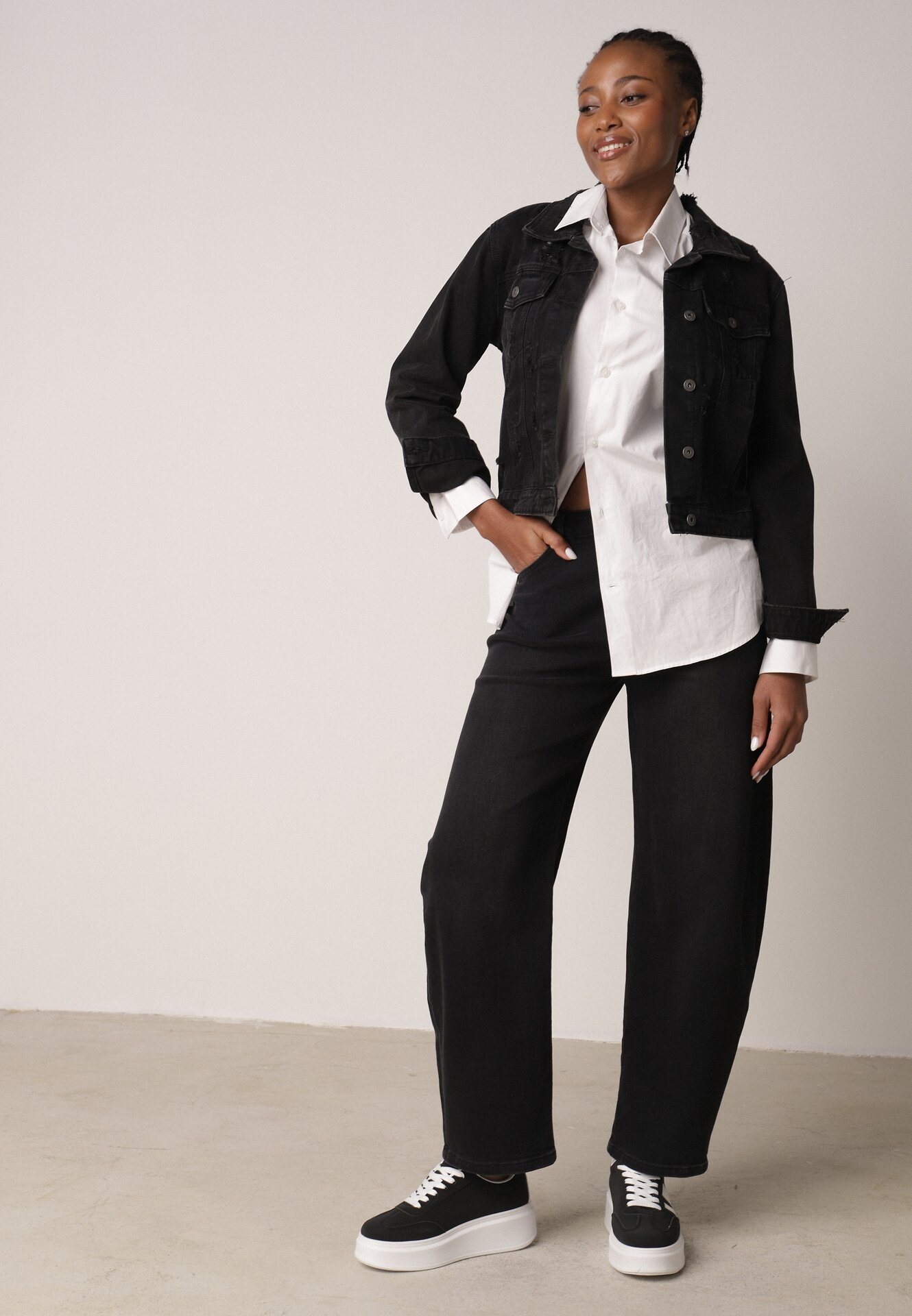 Czarne Jeansy z Bawełną o Kroju Barrel z Wysokim Stanem Nelimia