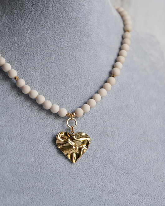 Naszyjnik z kamienia rzecznego z sercem