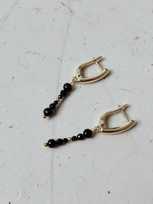 Kolczyki pozłacane onyks