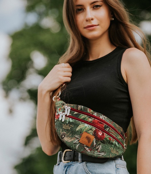 Nerka z wodoodpornego weluru, wzór w róże i pszczoły