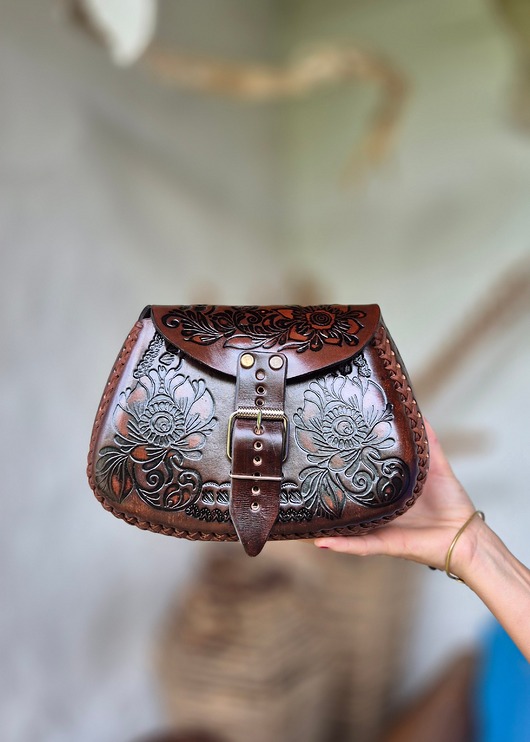 Torebka skórzana Folklora ciemnobrązowa kwiaty ręcznie robiona