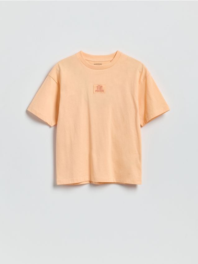 Reserved - Bawełniany t-shirt z naszywką - brzoskwiniowy