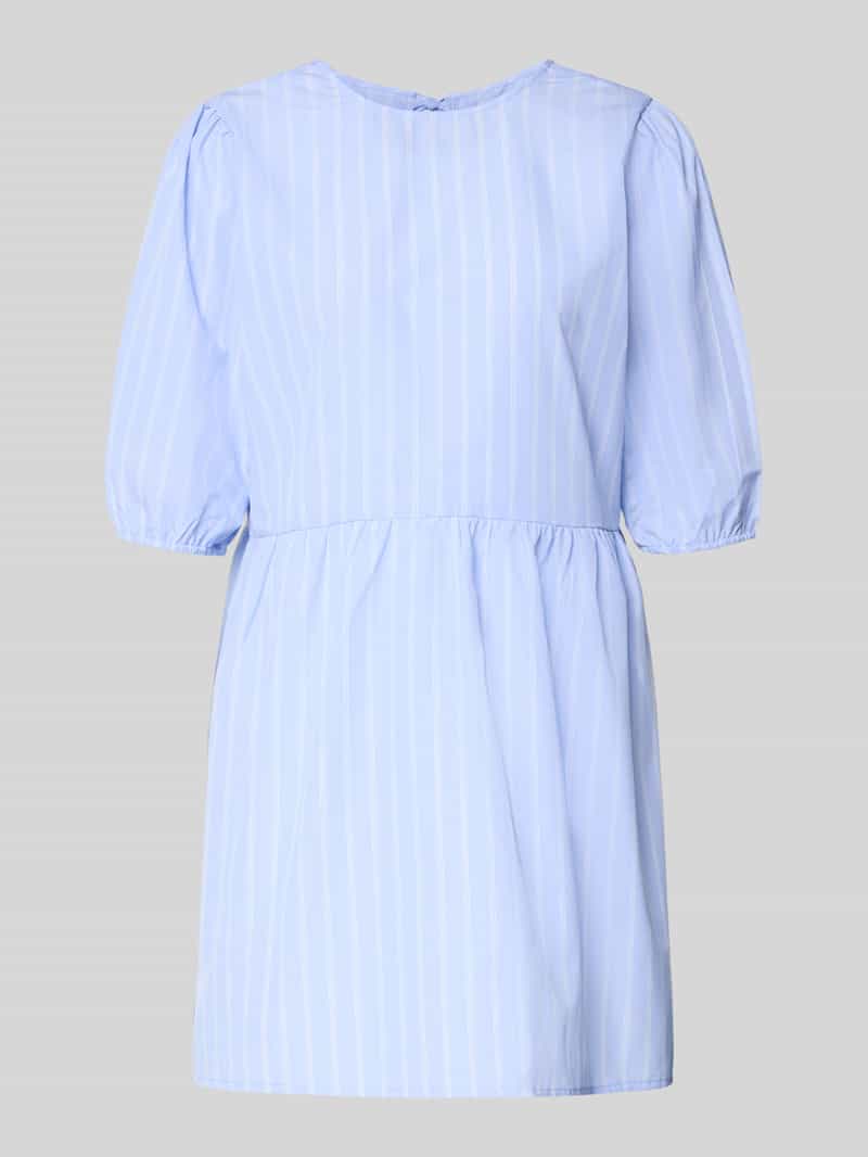 Sukienka koszulowa o kroju relaxed fit z recyklingowanego materiału Model 'CLARA TESSA'