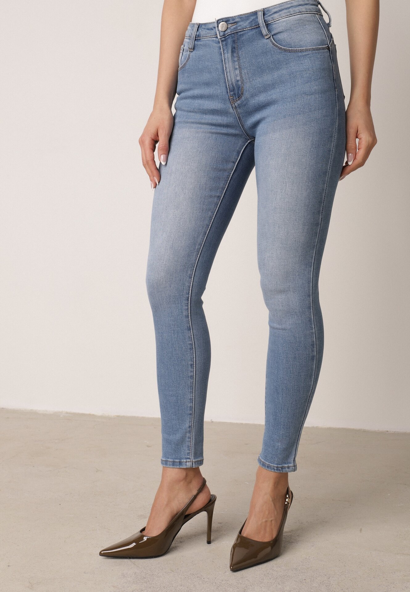 Niebieskie Dopasowane Jeansy z Bawełną z Efektem Push-Up Eriflare