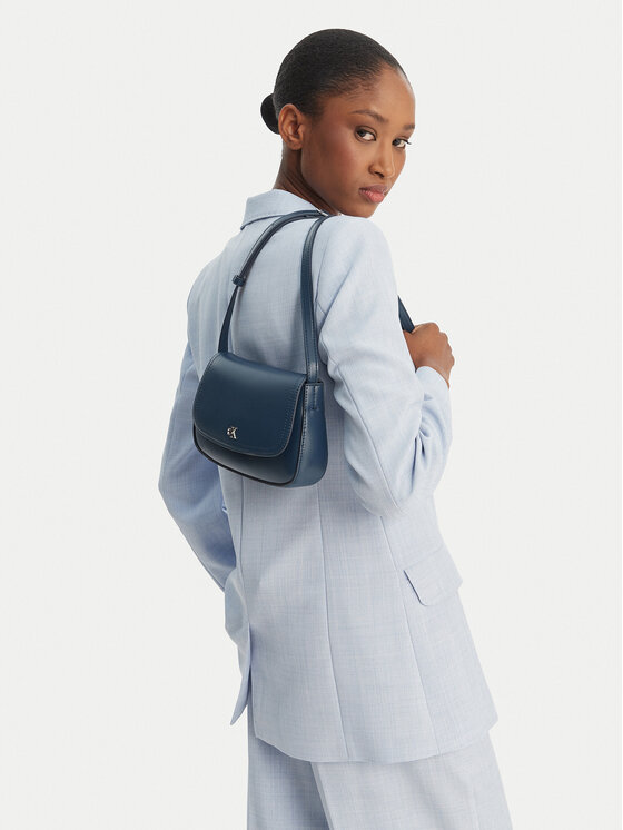 Calvin Klein Torebka Ck Flap Camera Bag LV04F3421G Granatowy