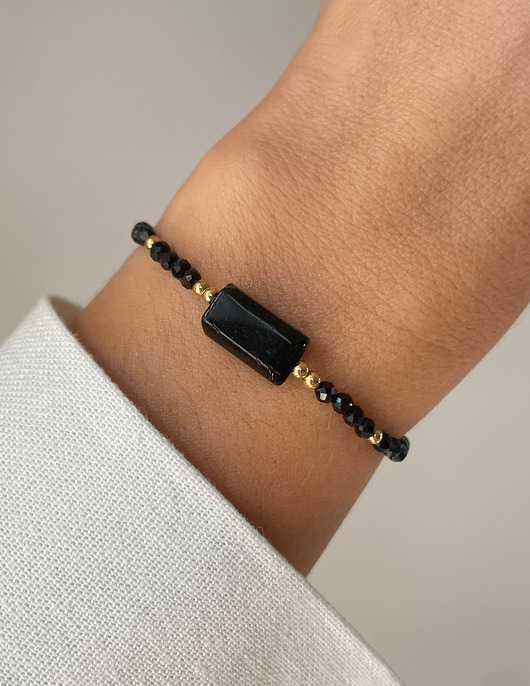 Bransoletka na nici z czarnym turmalinem - ochrona