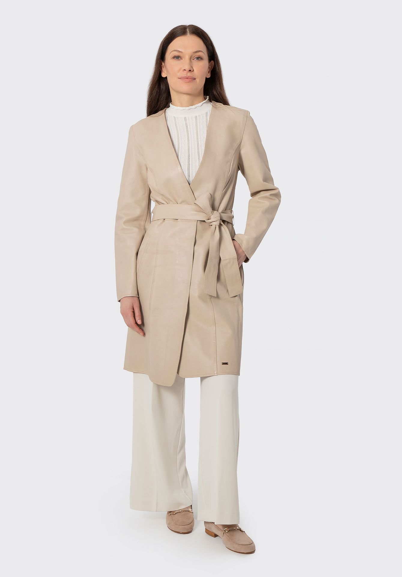 Płaszcz damski ze skóry naturalnej z paskiem w talii kremowy