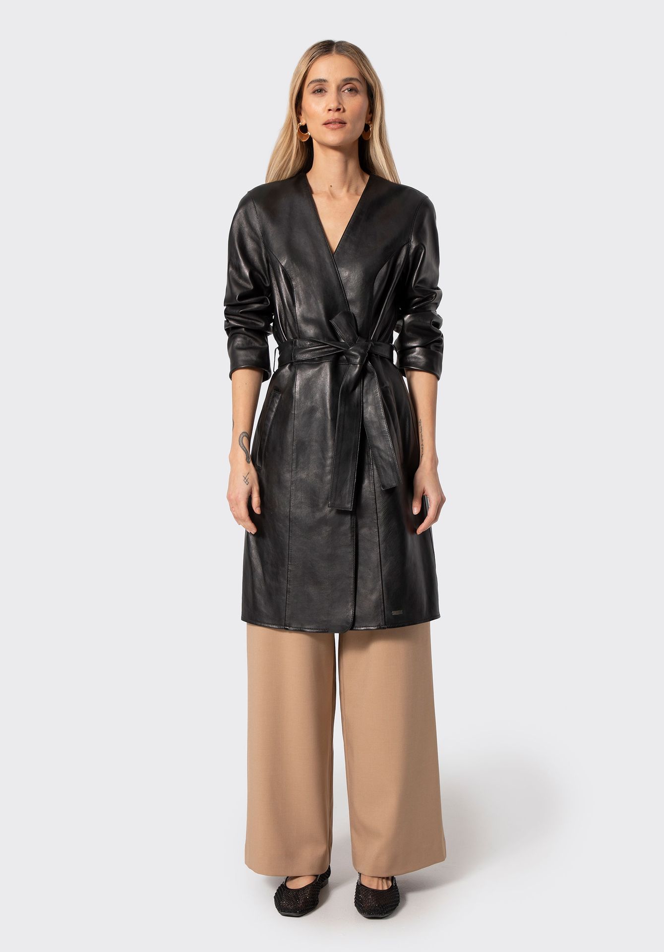 Płaszcz damski ze skóry naturalnej z paskiem w talii czarny