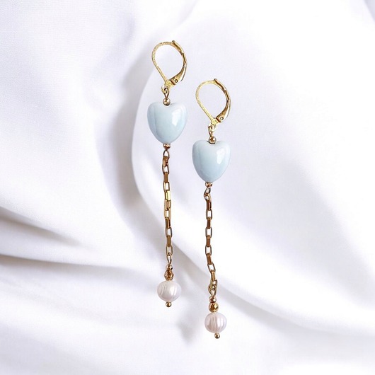 Kolczyki dłuuugie : serduszka ceramiczne i perły : niebieskie